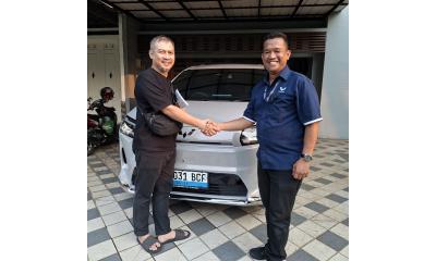Terimakasih Pak...
Jauh2 dari surabaya datang ke bintaro, ketemu dan langsung spk.
Ternyata ehk ternyata, si bapak dan ibu sudah membeli properti juga di bintaro. Akhirnya Unit di kirimkan ke rumah baru dan mobil baru jadi hadiah indah memulai petu